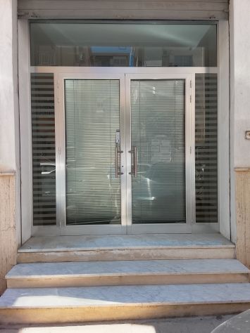 Via A. Manzoni magazzino € 35000