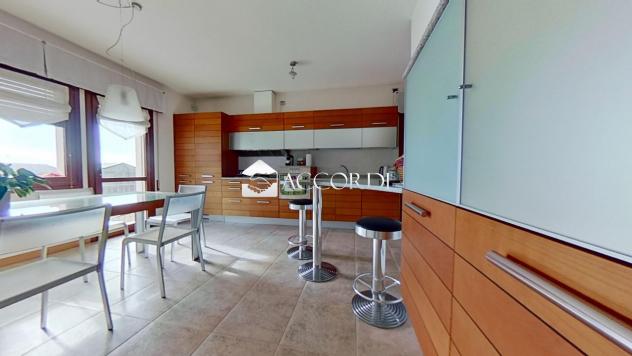 CASA INDIPENDENTE di 8 vani e di 240 mq (GODEGA DI SANT'URBANO) rif. DG025 - Foto 8