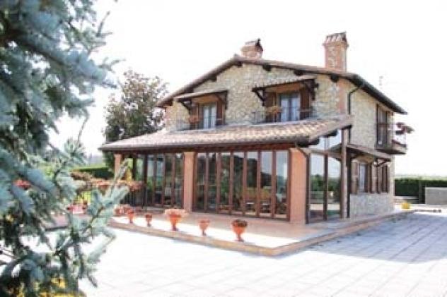 Porano - Vendesi villa con piscina e 1,5 ha di terreno - Foto 2