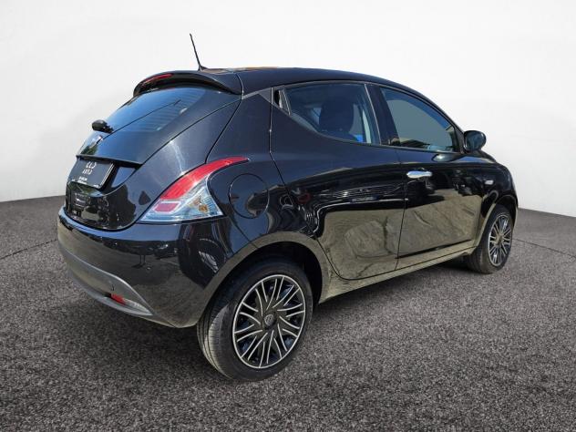 Lancia Ypsilon 1.0 FireFly 70cv Hybrid - Foto 4