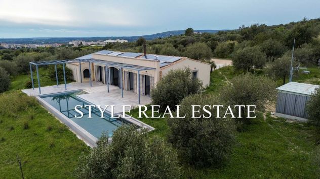 Villa panoramica vista mare tra Avola e Noto: uliveto, piscina a sfioro, privacy - Foto 2