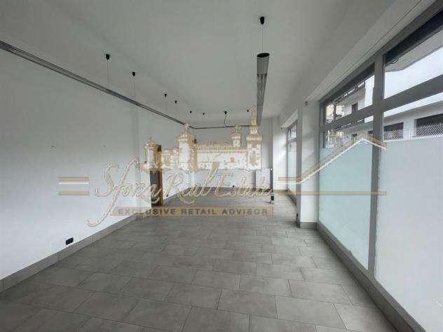 Bormio Centro Negozio angolo con 4 Vetrine - Foto 3