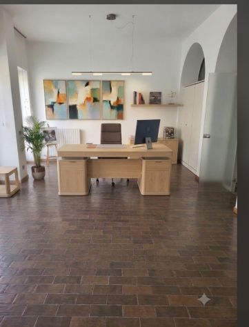 SPLENDIDO UFFICIO CON DUE AMPIE VETRINE - Foto 6