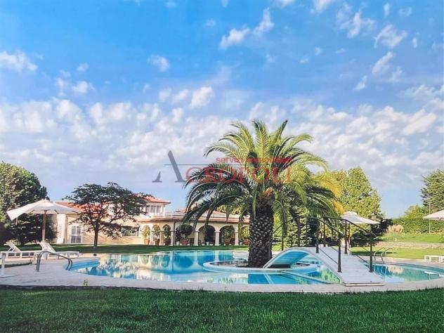 Villa Monumentale Unifamiliare a Castel Giuliano