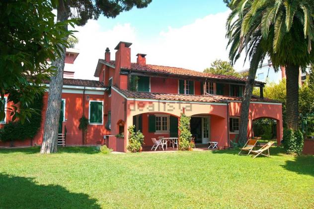 Villa in vendita a Avenza - Carrara 400 mq Rif: 966171
