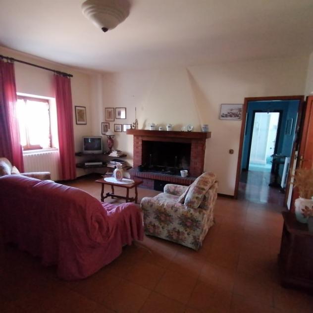 Nel comune di Sorano nella loc. di Montevitozzo Marcelli, a 11Km da Sorano e dalle sue terme, 16 Km da Pitigliano, 6 km da Castell'Azzara vendiamo app - Foto 10