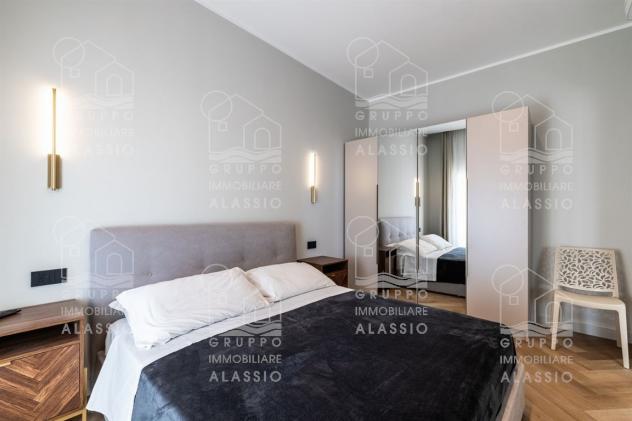 Attico fronte mare con terrazzo, solarium e posto auto – affitto annuale - Foto 14