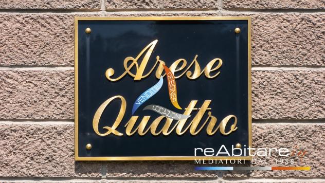 ELEGANTE VILLA SINGOLA CON GIARDINO PRIVATO E BOX – RESIDENCE ARESE 4 - Foto 2