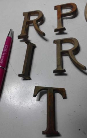 Numeri e lettere in ottone 11 pezzi - epoca - Foto 4