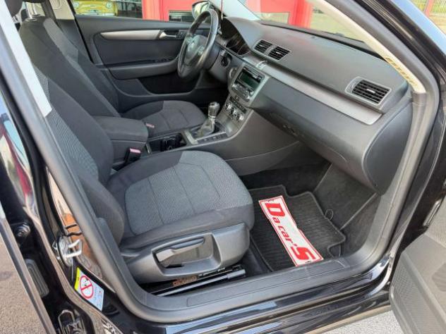 Volkswagen Passat Berlina 1.6 tdi Comfortline - Foto 8