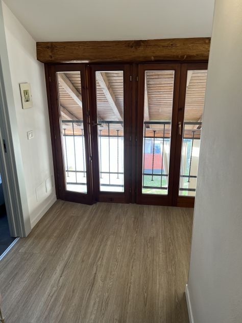 Besozzo - porzione di casa ristrutturata con box - Foto 10