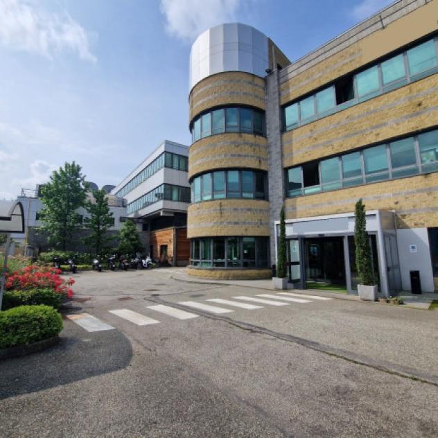 Immobile di 1800 m² con più di 5 locali in affitto a Pero - Foto 4