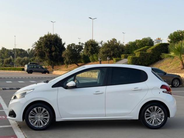PEUGEOT 208 82CV ALLURE DISTRIBUZIONE APPENA FATTA rif. 24091412 - Foto 4