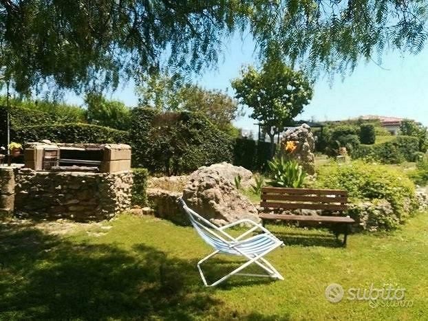 Villetta con giardino vicino Le castella