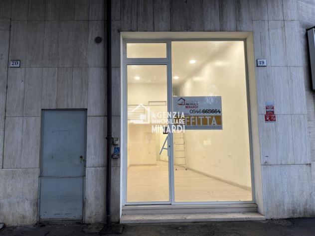 NEGOZIO ZONA DI FORTE PASSAGGIO VEICOLARE - Foto 8