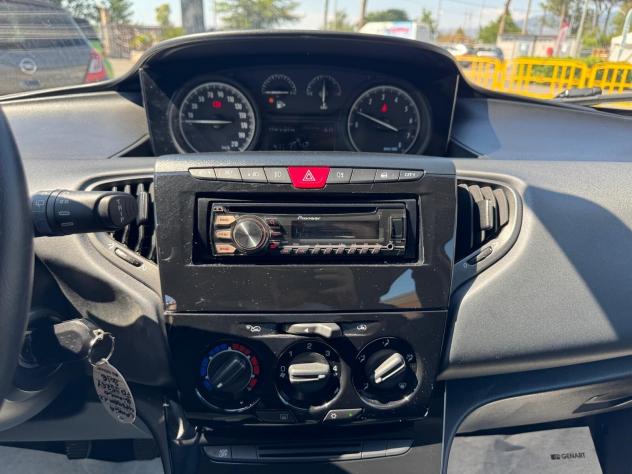 Lancia Ypsilon 1.2 BENZINA 69CV SILVER 2016 - Foto 8