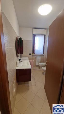 Bilocale con terrazzo e box - Foto 14