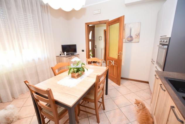 CASA INDIPENDENTE di 11 vani e di 220 mq (VOLPAGO DEL MONTELLO) rif. SW130_3 - Foto 5