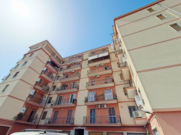 VIA DIODORO SICULO:QUADRIVANI+SERVIZI,LUMINOSO,VISTA MARE - Foto 2