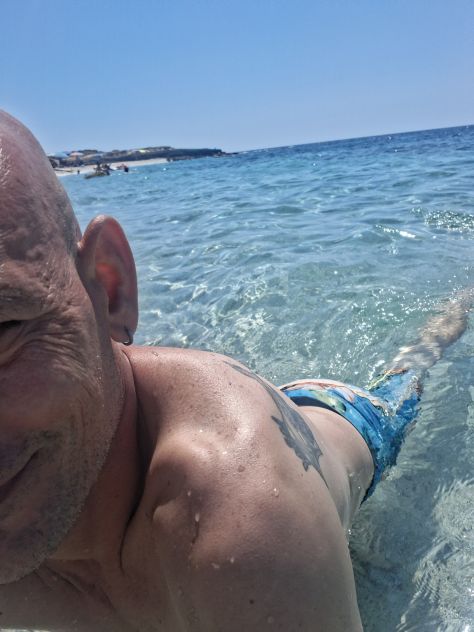 Uomo cerca donna per sex Tel:3887643920