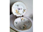 Piatti decoro con  floreale  firmati A.S.  Realizzate su  ceramiche