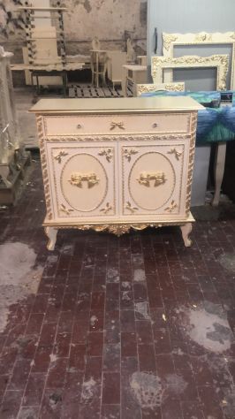 Credenza due ante un cassetto foglia oro avorio con spedizione