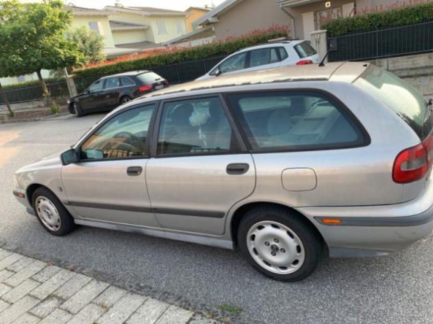 VOLVO V40 1.8 16V cat rif. 22471516 - Foto 2