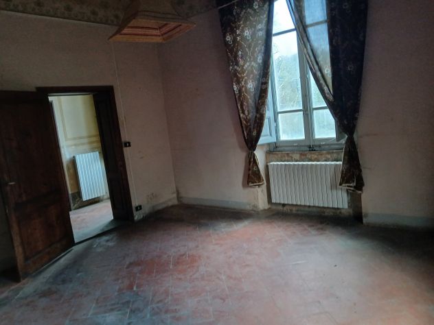 VENDESI BELLISSIMA LEOPOLDINA CON 15.000.00 MQ GIARDINO - Foto 7