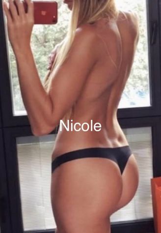 Nicole, operatrice italiana di passaggio solo per oggi ! Tel:3520006664