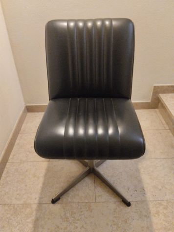 Coppia poltrone lounge anni ’70 in pelle nera – modernariato italiano - Foto 4