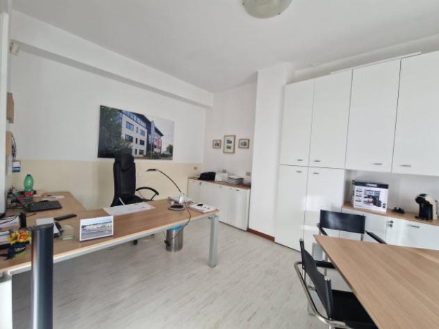 Immobile di 315 m² con più di 5 locali in affitto a Lainate - Foto 7