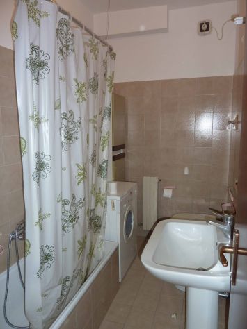 Affittasi 4 posti letto in doppia ad Ubino in via Lumumba 3 zona ospedale. - Foto 6