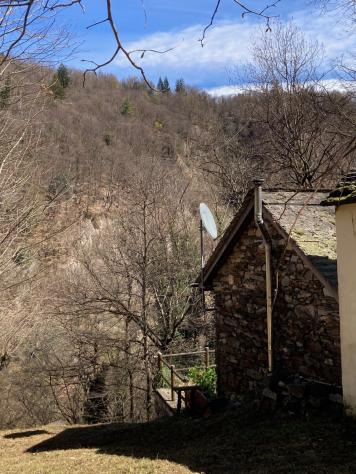 San Bernardino Verbano - ZONA ROVEGRO VENDESI RUSTICO CON GIARDINO PRIVATO