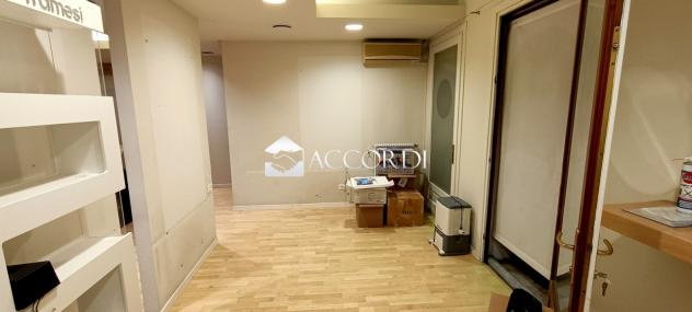 NEGOZIO di 3 vani e di 100 mq (FONTE) rif. AN105 - Foto 4