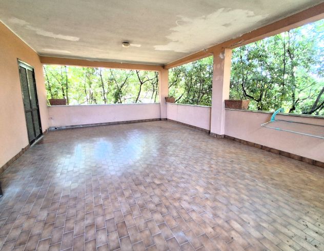 Ampio quadrilocale con terrazzo e camino - Foto 10