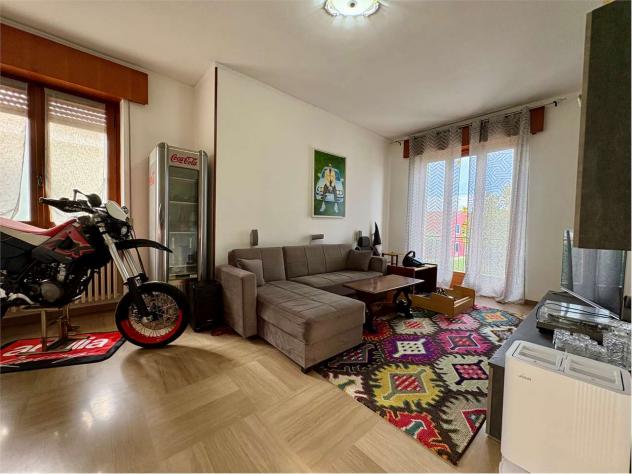 V005490 - AMPIO TRILOCALE CON TERRAZZO ANGOLARE E GARAGE - Foto 16