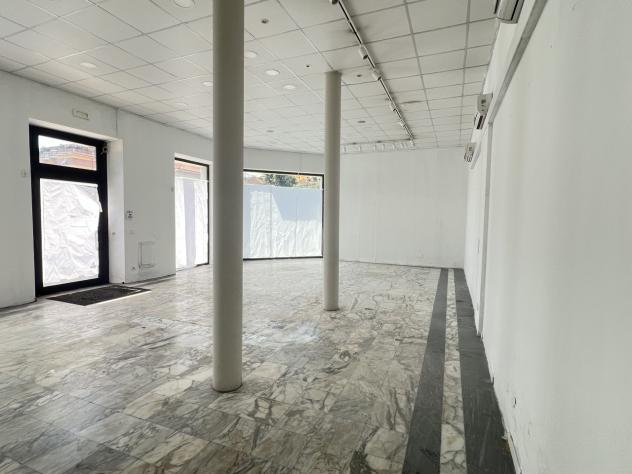 Oltre 3 vetrine in affitto a Carrara - Foto 6