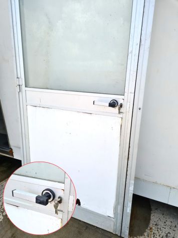 porta da esterno in alluminio e vetro usata - Foto 2