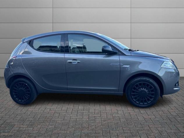 Lancia Ypsilon 1.0 FireFly 70cv Hybrid Silver - Foto 3
