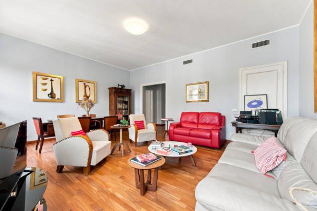 Appartamento di 140 m² con 5 locali in vendita a Milano