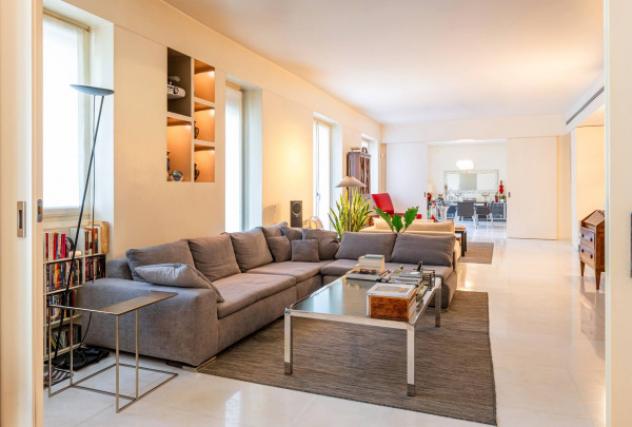 Appartamento di 290 m² con 5 locali in vendita a Milano