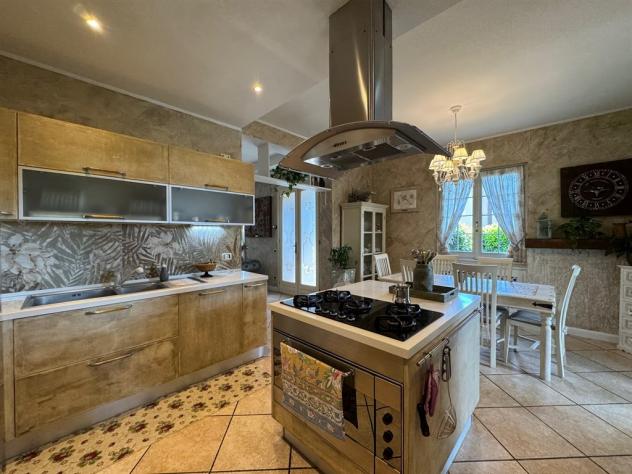 VILLA SINGOLA SU LOTTO DI 820 MQ - Foto 18
