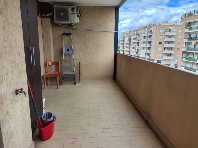 PONTE DI NONA BILOCALE ARREDATO CON TERRAZZO PRIVATO E POSTO AUTO SCOPERTO - Foto 3