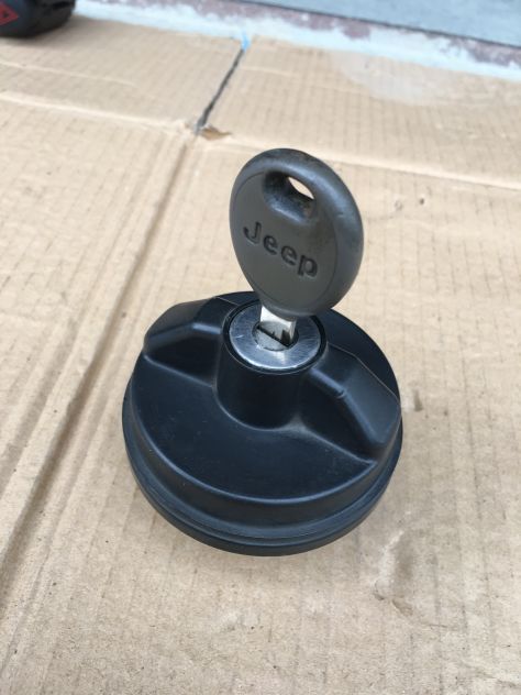 Tappo serbatoio Gasolio con Chiave JEEP Cherokee 2.5 CRD anno 2002