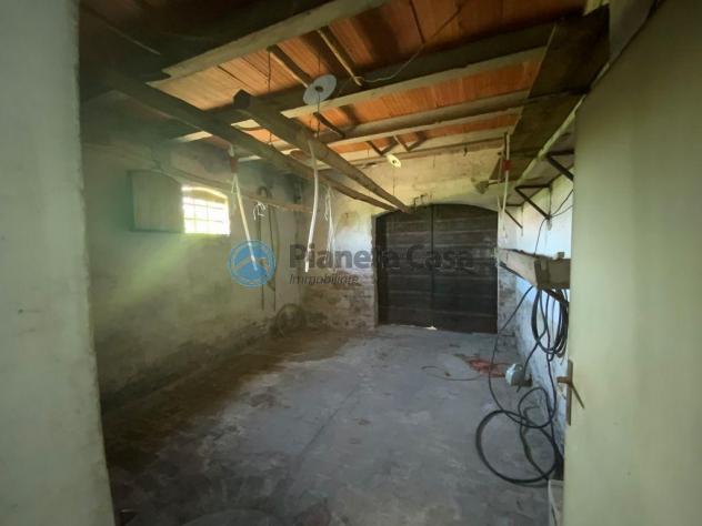MONTA': rustico da ristrutturare con giardino di 8000 metri - Foto 19
