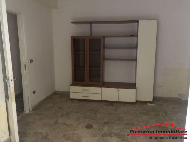 Viale A. Moro - Piano terra trilocale con cortiletto e garage