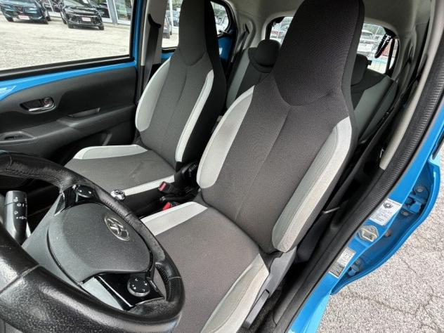 Toyota Aygo 1.0 VVT-i 69 CV 5p x-play NAVI + RETROCAMERA - Foto 5