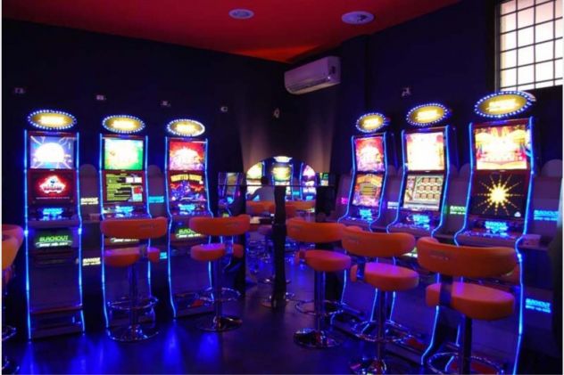 BAR TAVOLA FREDDA CON GRATTA E VINCI E SLOT - Foto 3
