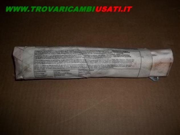 DISPOSITIVO AIRBAG LAT. ANT.D. AUDI A4 (8K) 4 porte  Carrozzeria  Sicurezza  Airbag  Air-bag a tendina dx. AUDI - A4 4 porte - 01-11-2007 - 01-11-2011