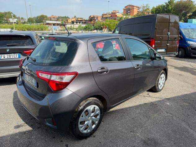 Toyota Yaris 1.0 5 porte Lounge - Foto 5